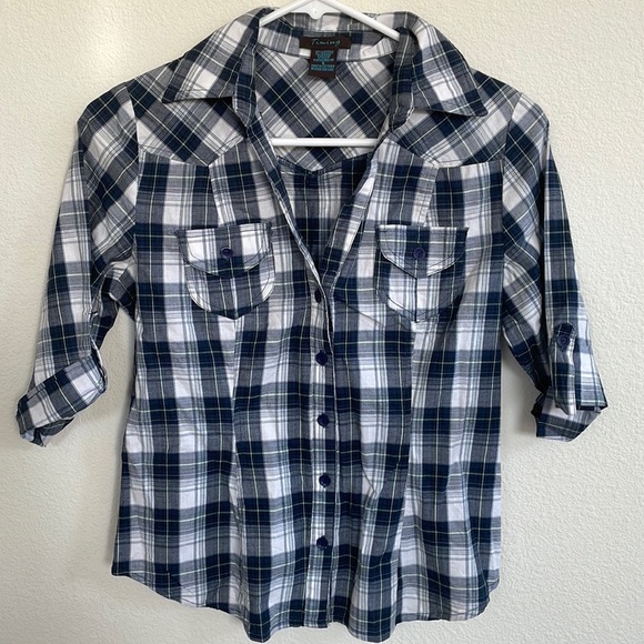 Timing Tops - Timing navy blue and light green plaid button down